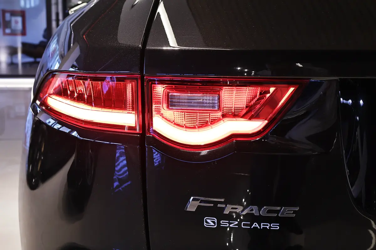 Mira esta publicación de Jaguar F Pace 2017 en Motordil