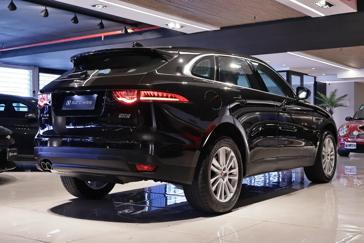 Mira esta publicación de Jaguar F Pace 2017 en Motordil
