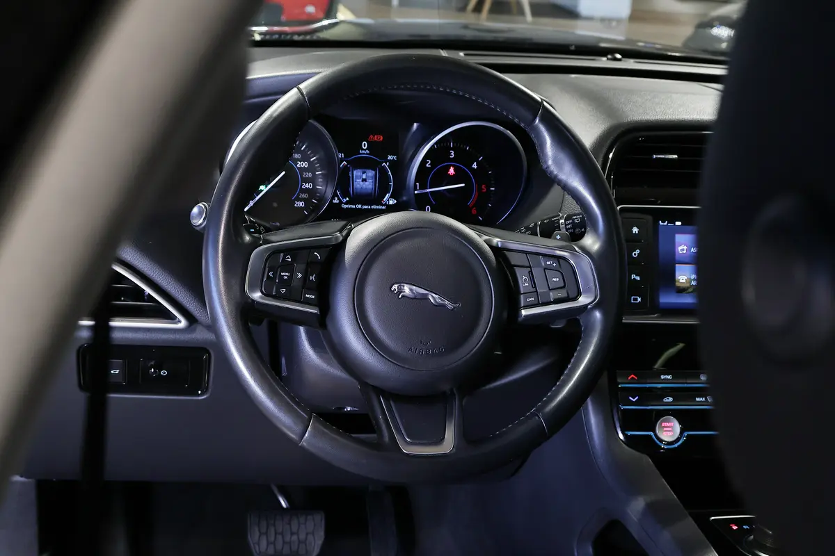 Mirá esta publicación de Jaguar F Pace