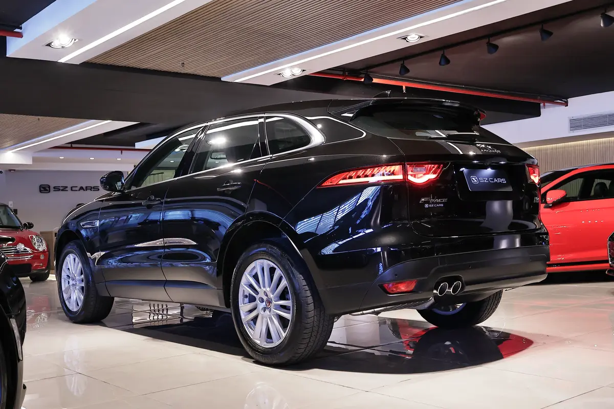 Mira esta publicación de Jaguar F Pace 2017 en Motordil