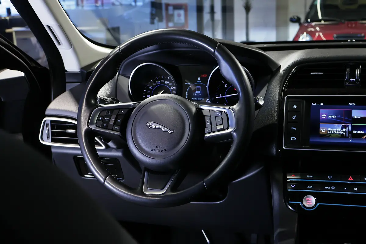 Mirá esta publicación de Jaguar F Pace