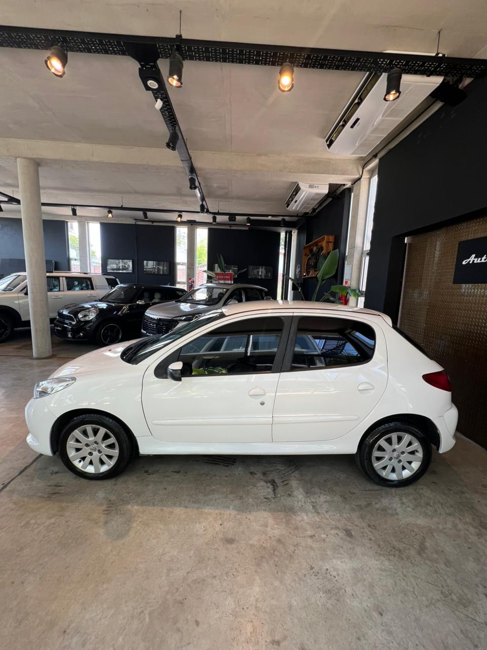 Mira esta publicación de Peugeot 207 Compact 2015 en Motordil