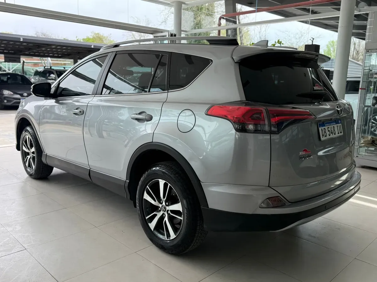 Mira esta publicación de Toyota RAV4 2017 en Motordil