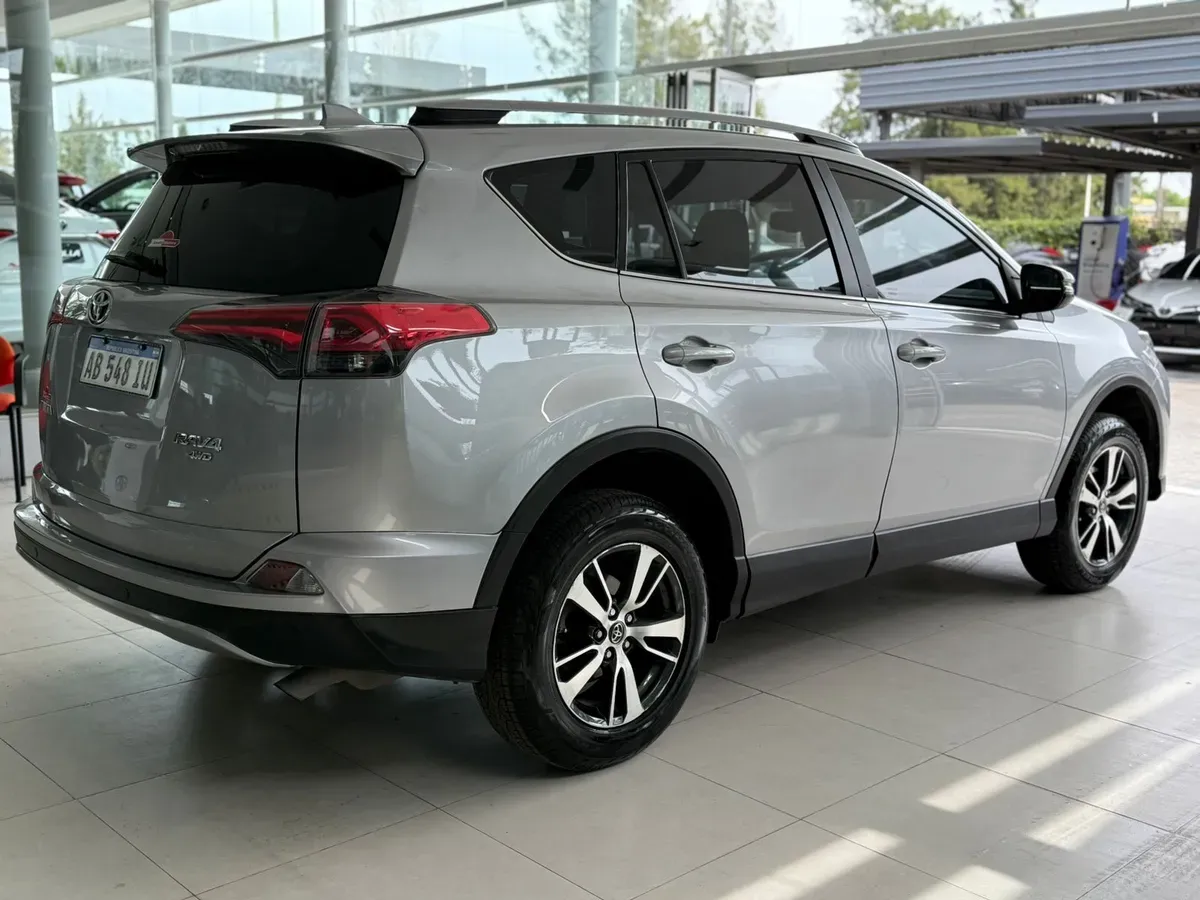Mira esta publicación de Toyota RAV4 2017 en Motordil