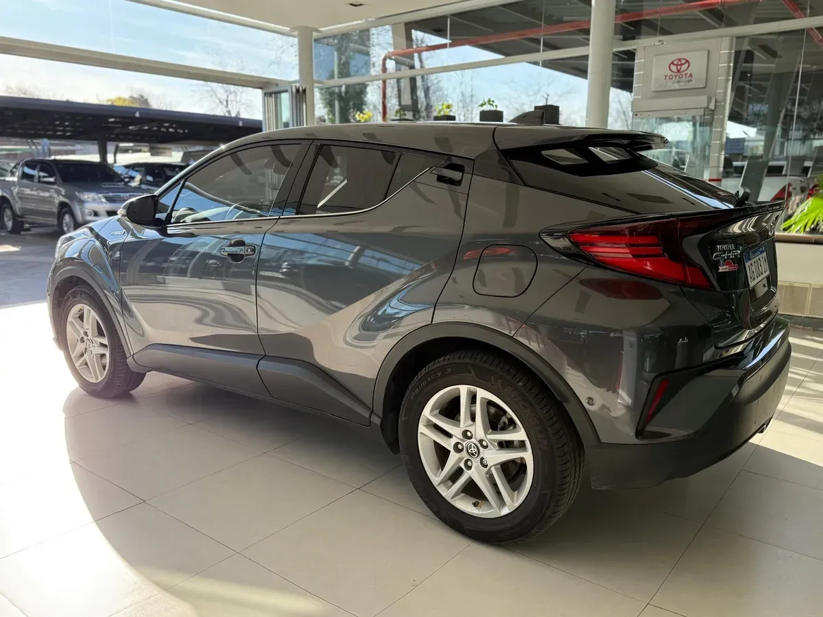 Mira esta publicación de Toyota CH-R 2023 en Motordil
