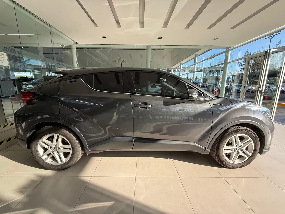 Mira esta publicación de Toyota CH-R 2023 en Motordil