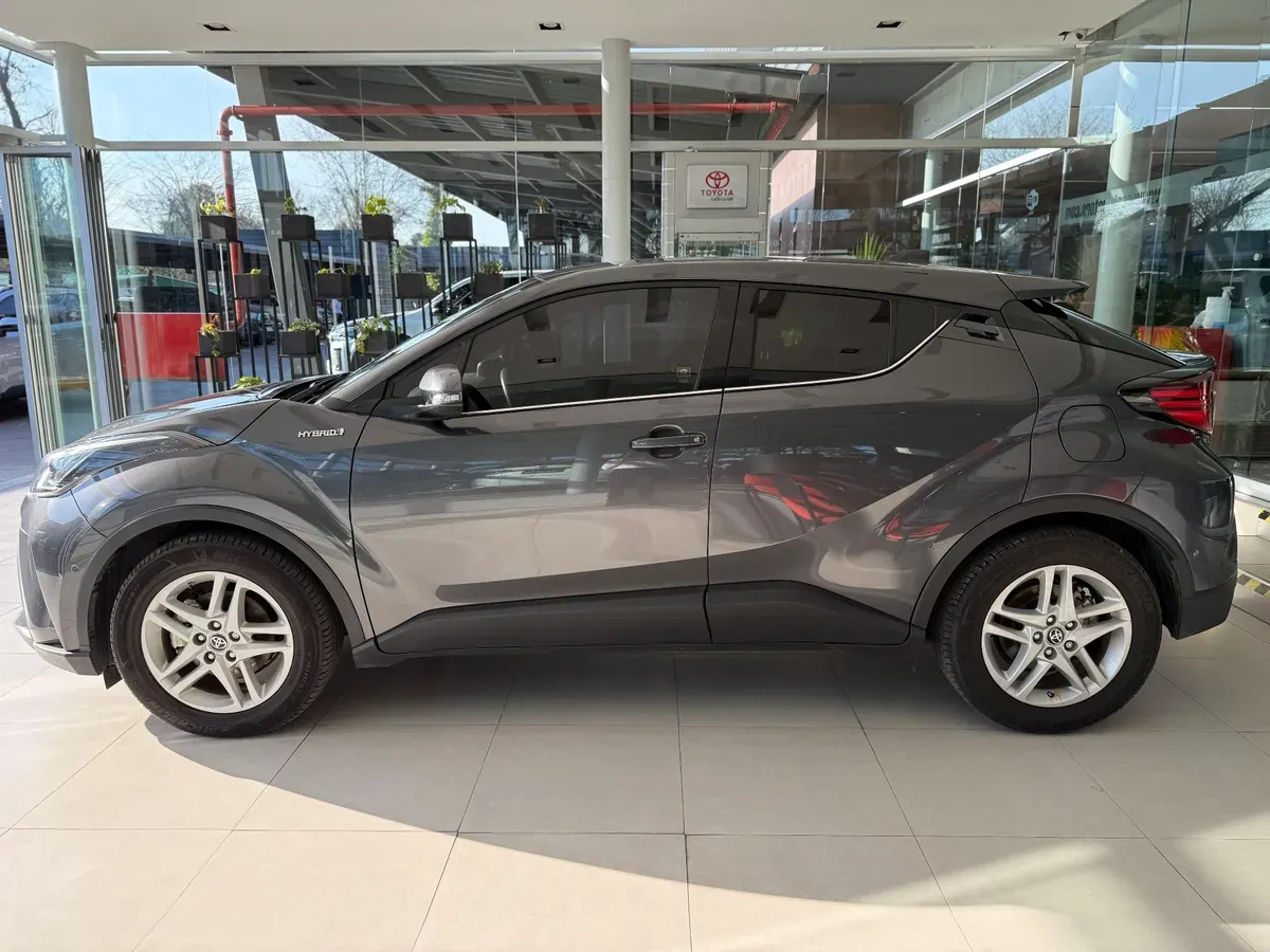 Mira esta publicación de Toyota CH-R 2023 en Motordil