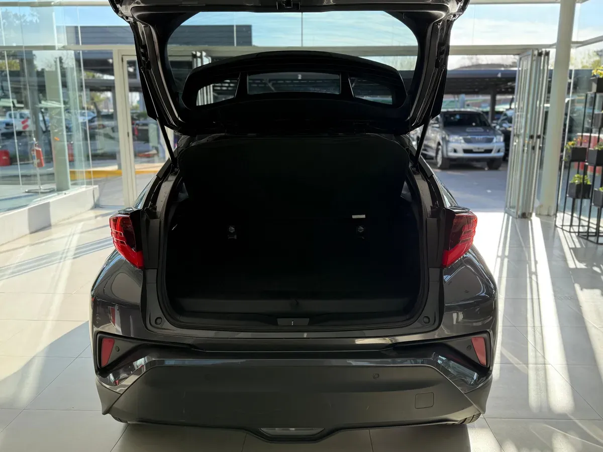 Mira esta publicación de Toyota CH-R 2023 en Motordil