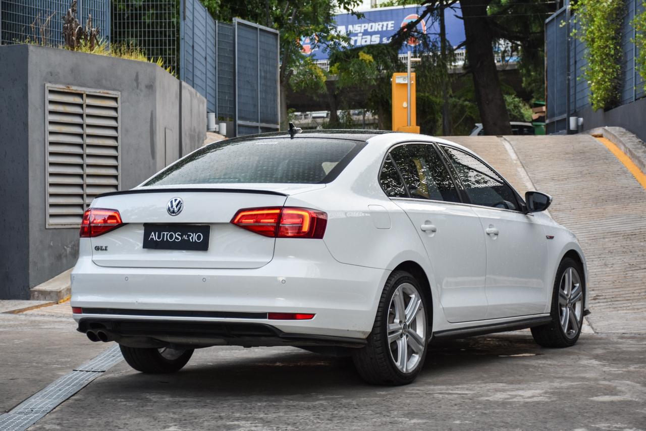 Mira esta publicación de Volkswagen Vento 2017 en Motordil