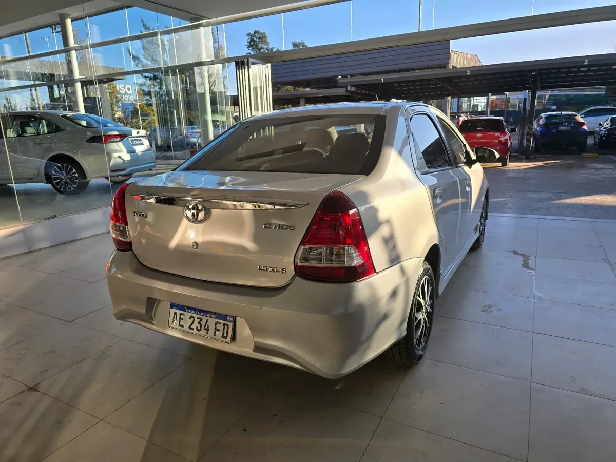 Mira esta publicación de Toyota Etios 2020 en Motordil