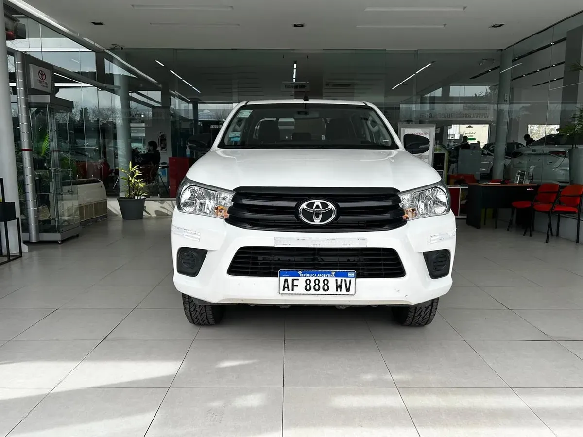 Mira esta publicación de Toyota Hilux 2023 en Motordil