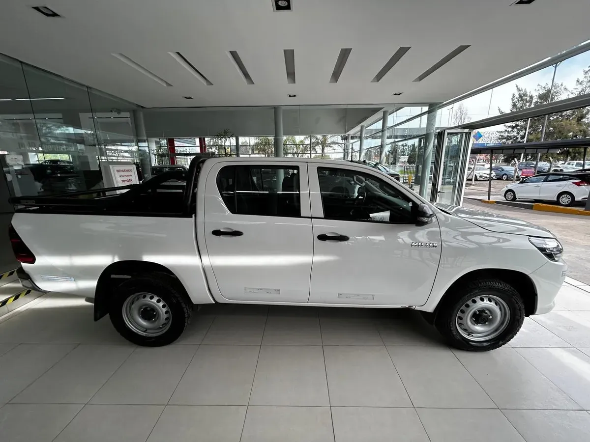 Mira esta publicación de Toyota Hilux 2023 en Motordil