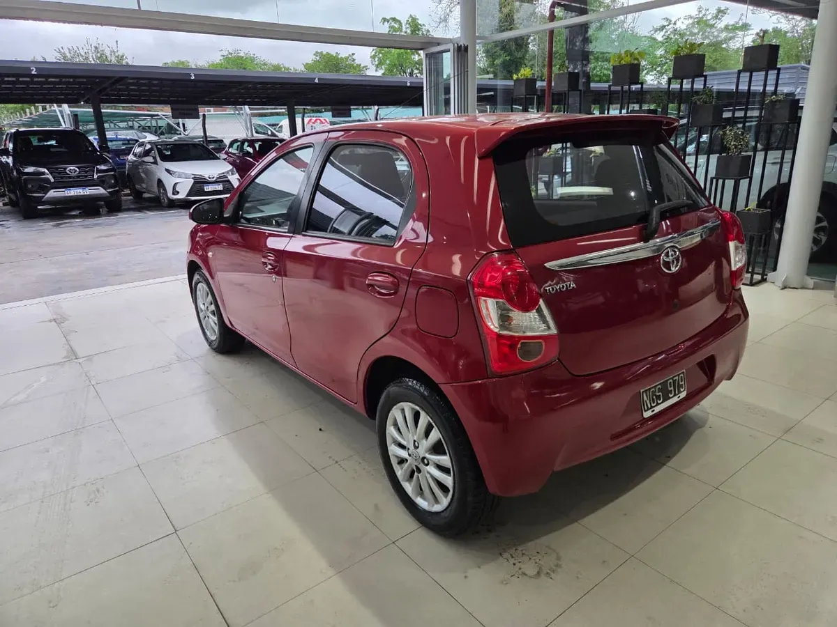 Mira esta publicación de Toyota Etios 2013 en Motordil
