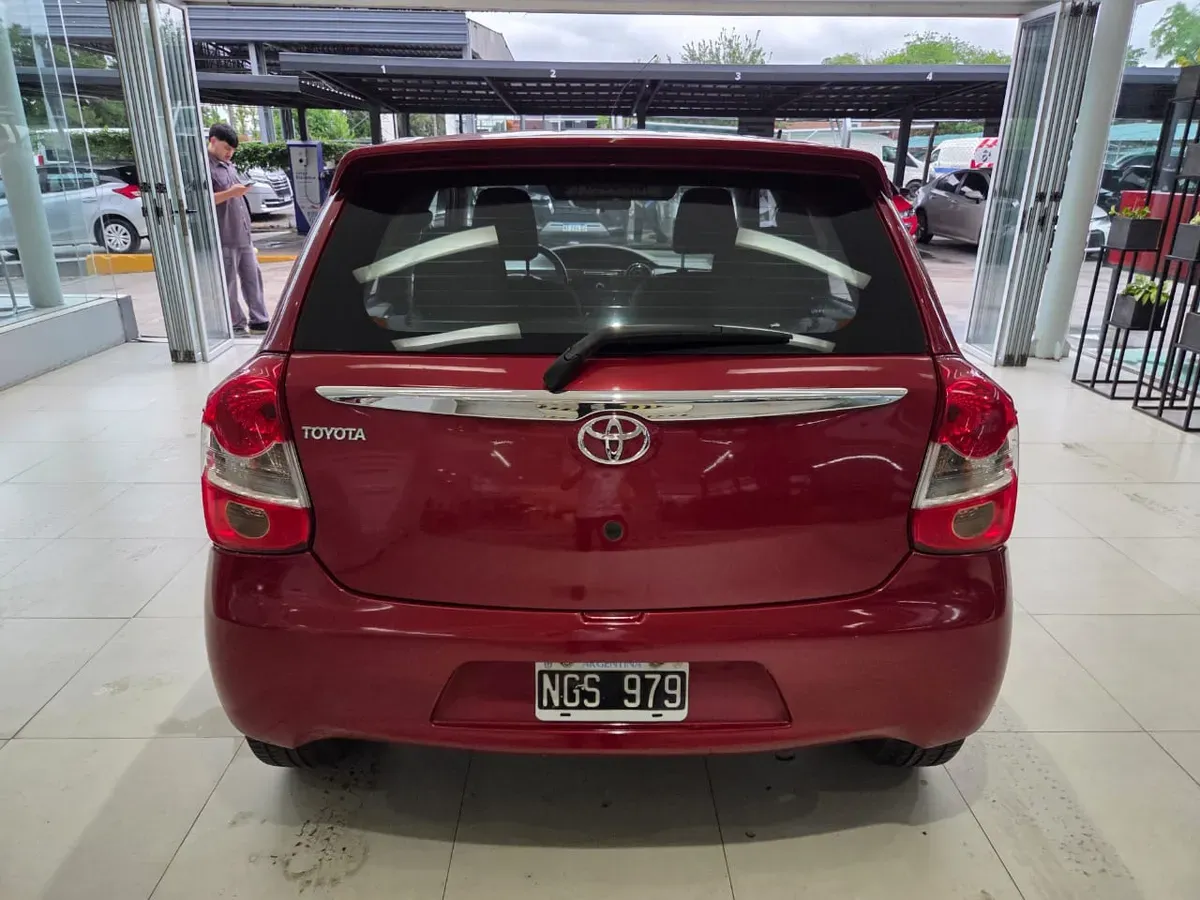 Mira esta publicación de Toyota Etios 2013 en Motordil