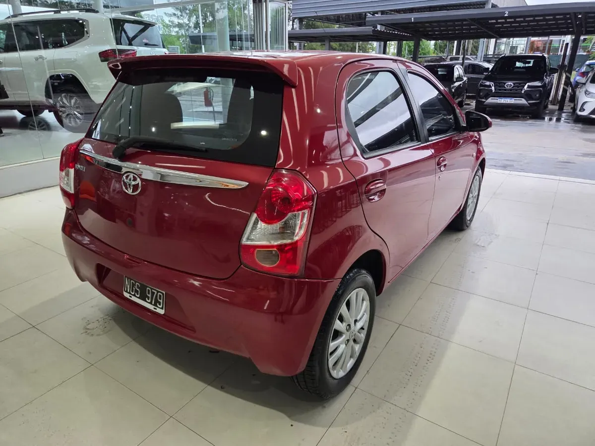 Mira esta publicación de Toyota Etios 2013 en Motordil
