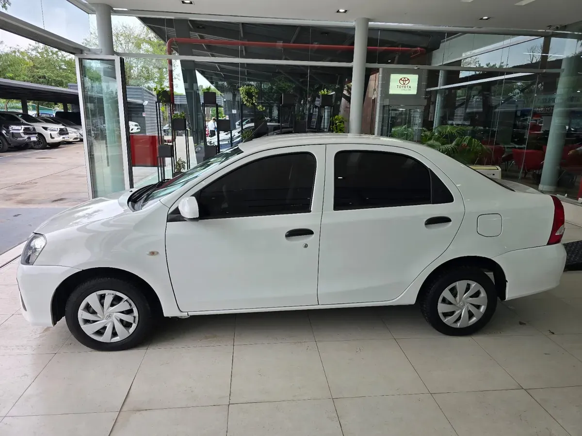 Mira esta publicación de Toyota Etios 2019 en Motordil