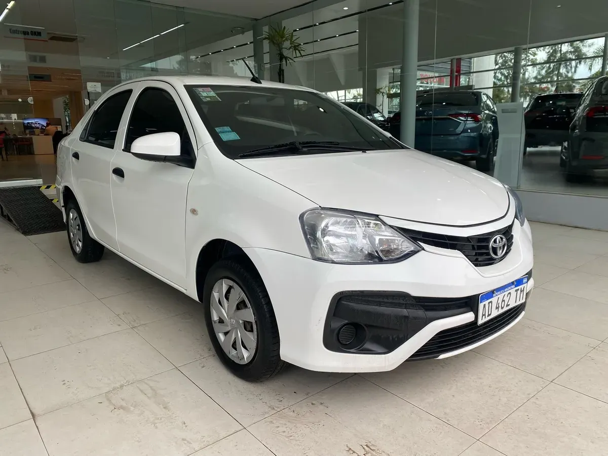 Mira esta publicación de Toyota Etios 2019 en Motordil
