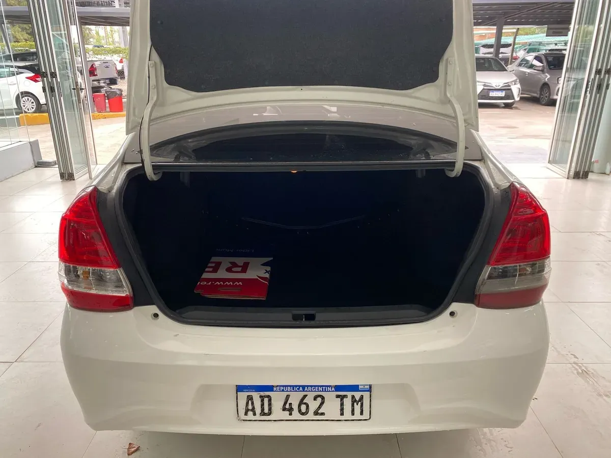 Mira esta publicación de Toyota Etios 2019 en Motordil