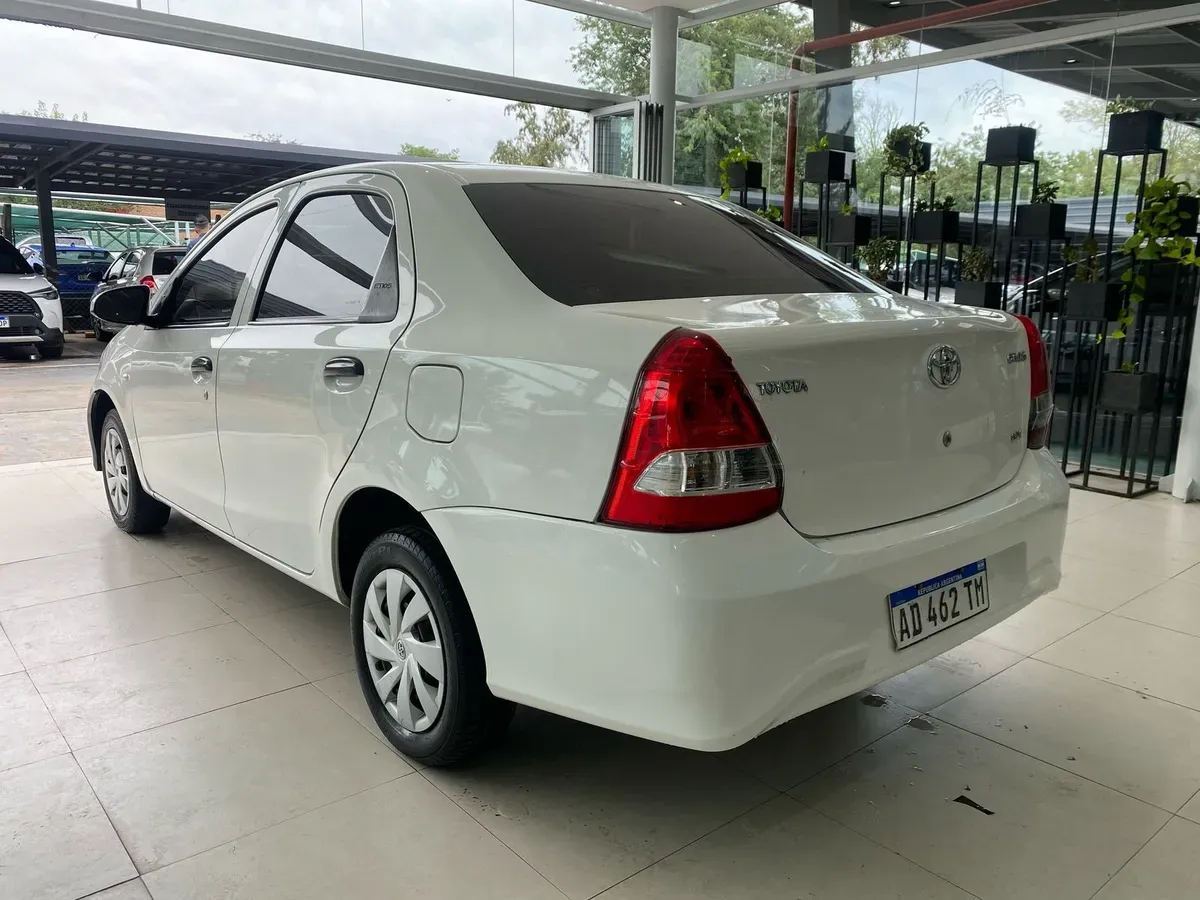 Mira esta publicación de Toyota Etios 2019 en Motordil