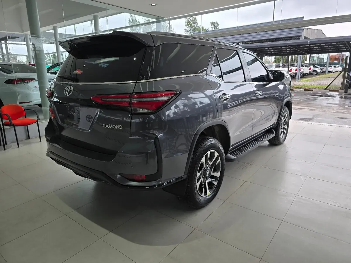 Mira esta publicación de Toyota SW4 2025 en Motordil