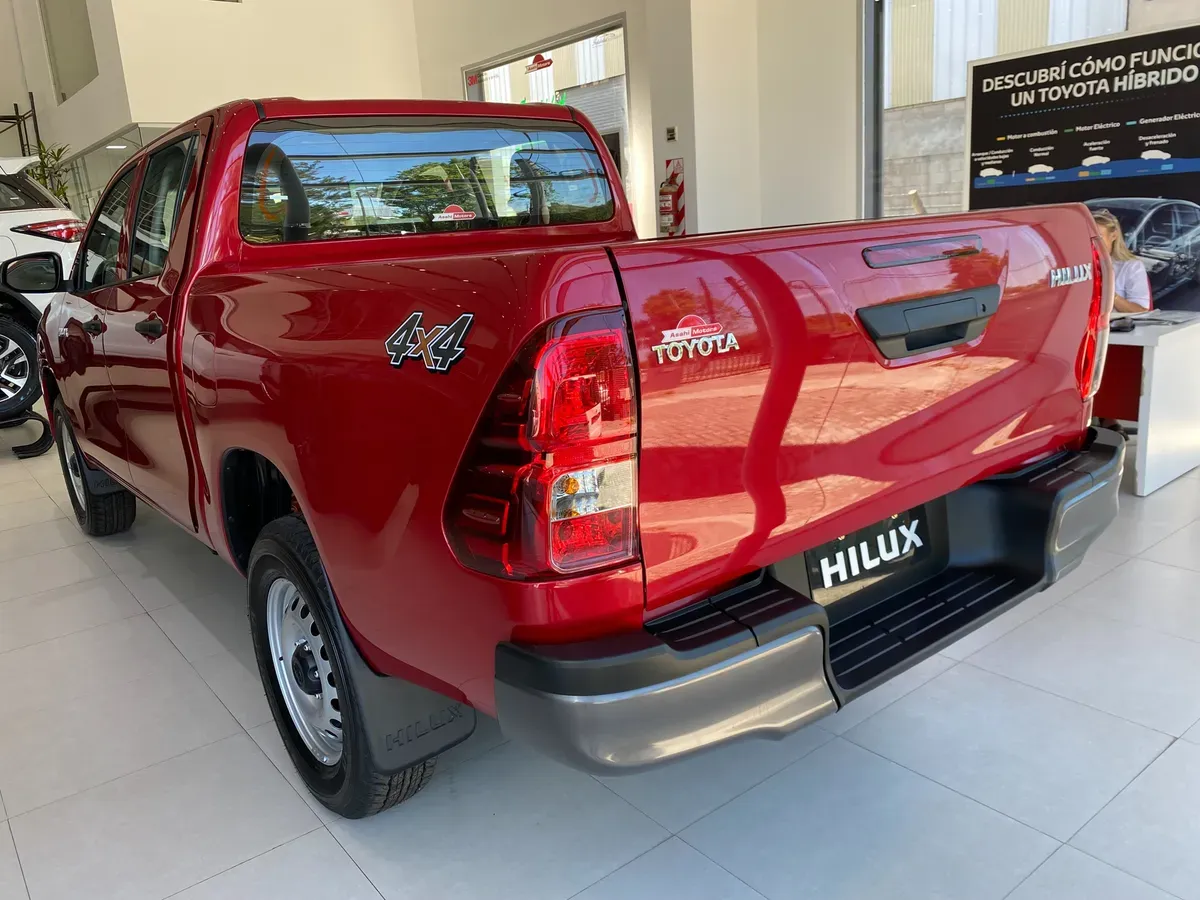 Mira esta publicación de Toyota Hilux 2025 en Motordil