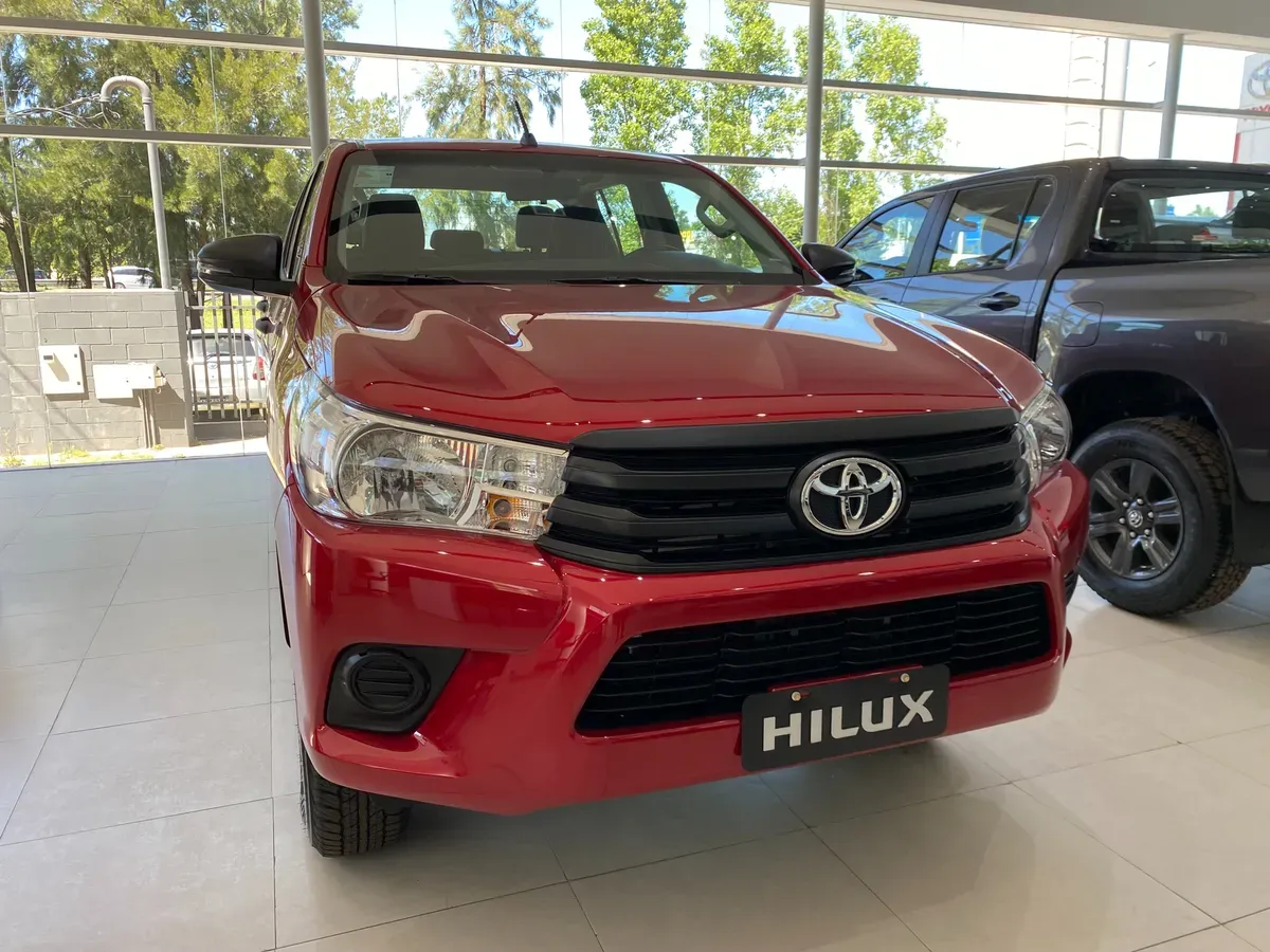 Mira esta publicación de Toyota Hilux 2025 en Motordil