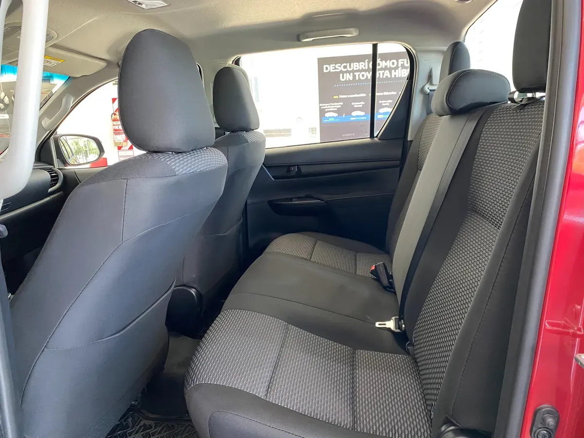 Mira esta publicación de Toyota Hilux 2025 en Motordil