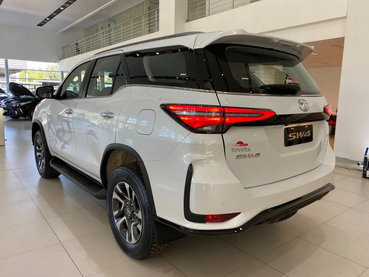 Mira esta publicación de Toyota SW4 2025 en Motordil