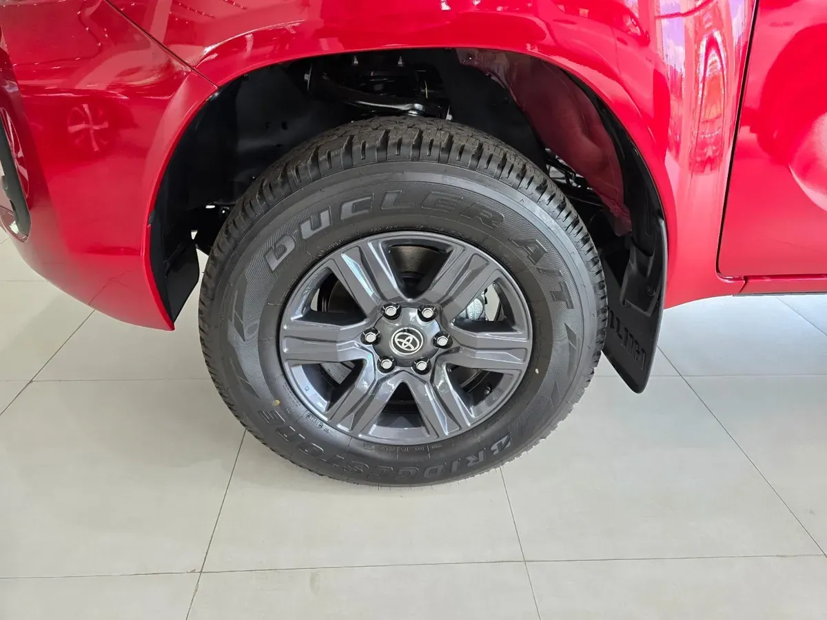 Mira esta publicación de Toyota Hilux 2025 en Motordil