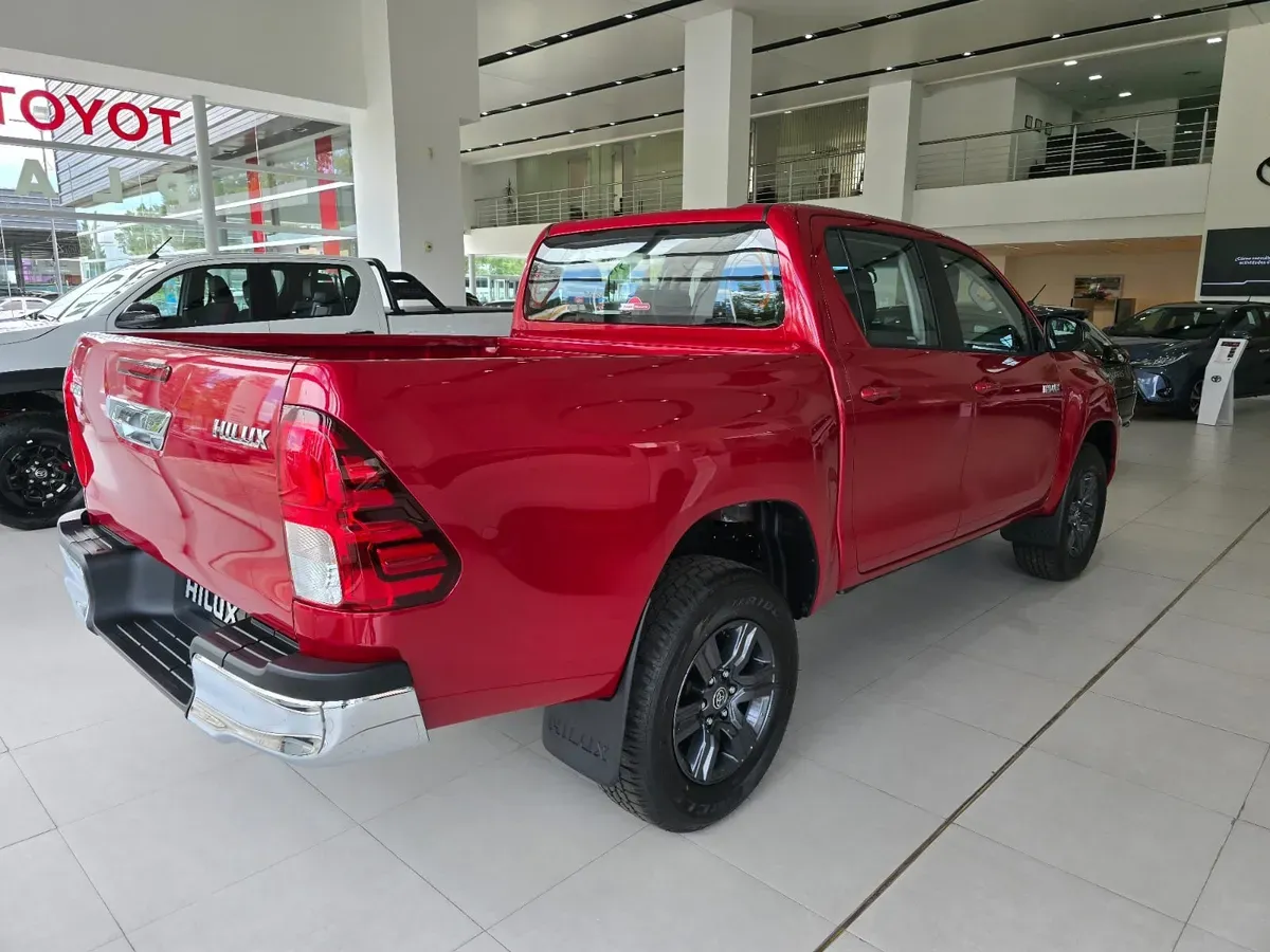 Mira esta publicación de Toyota Hilux 2025 en Motordil