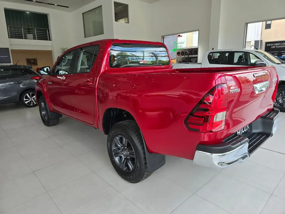 Mira esta publicación de Toyota Hilux 2025 en Motordil