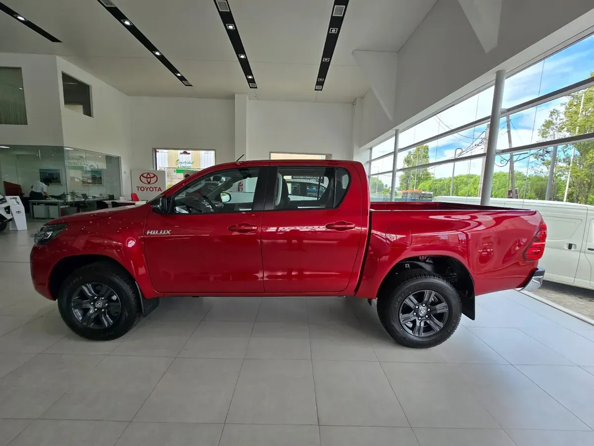 Mira esta publicación de Toyota Hilux 2025 en Motordil
