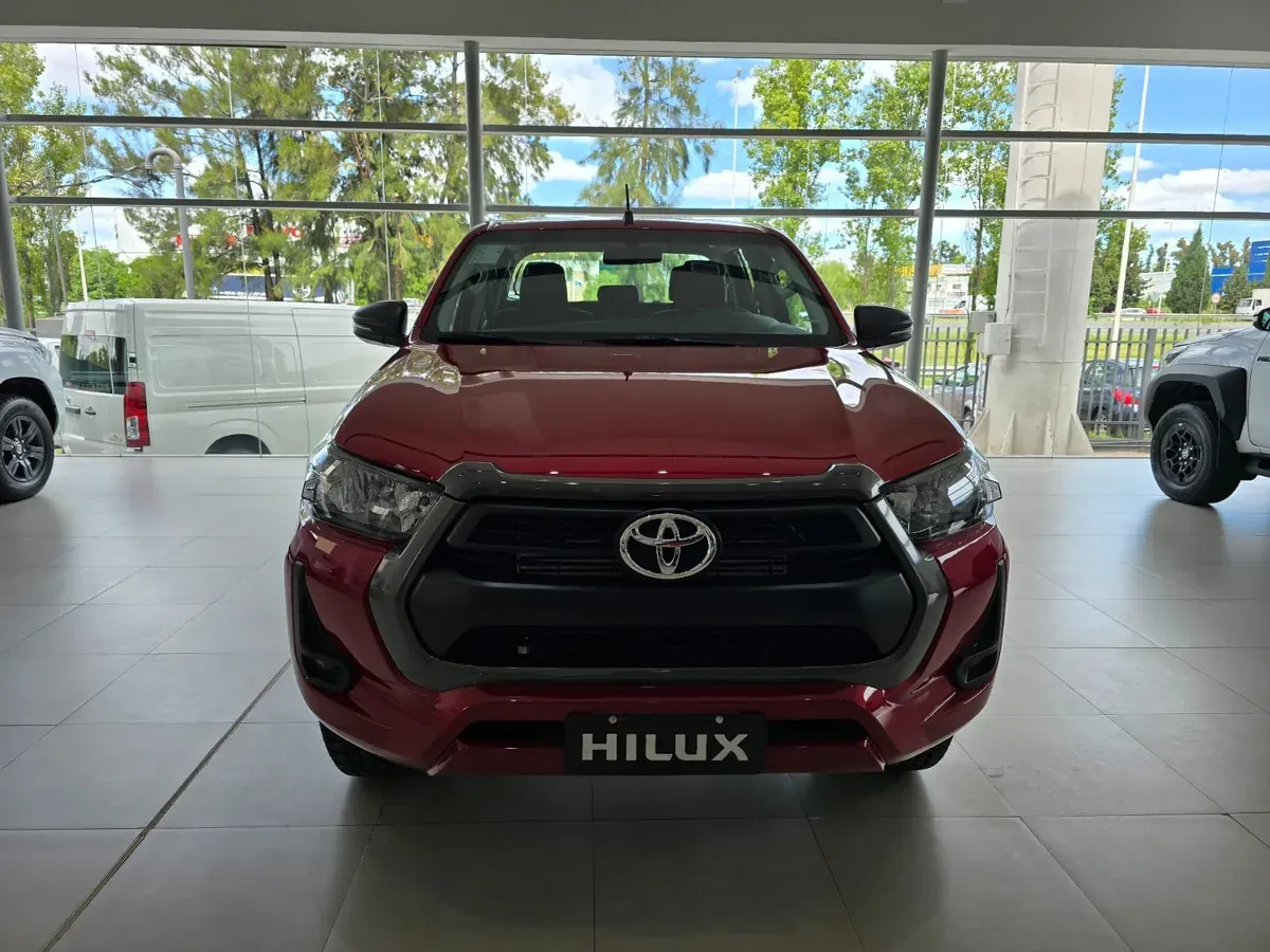 Mira esta publicación de Toyota Hilux 2025 en Motordil