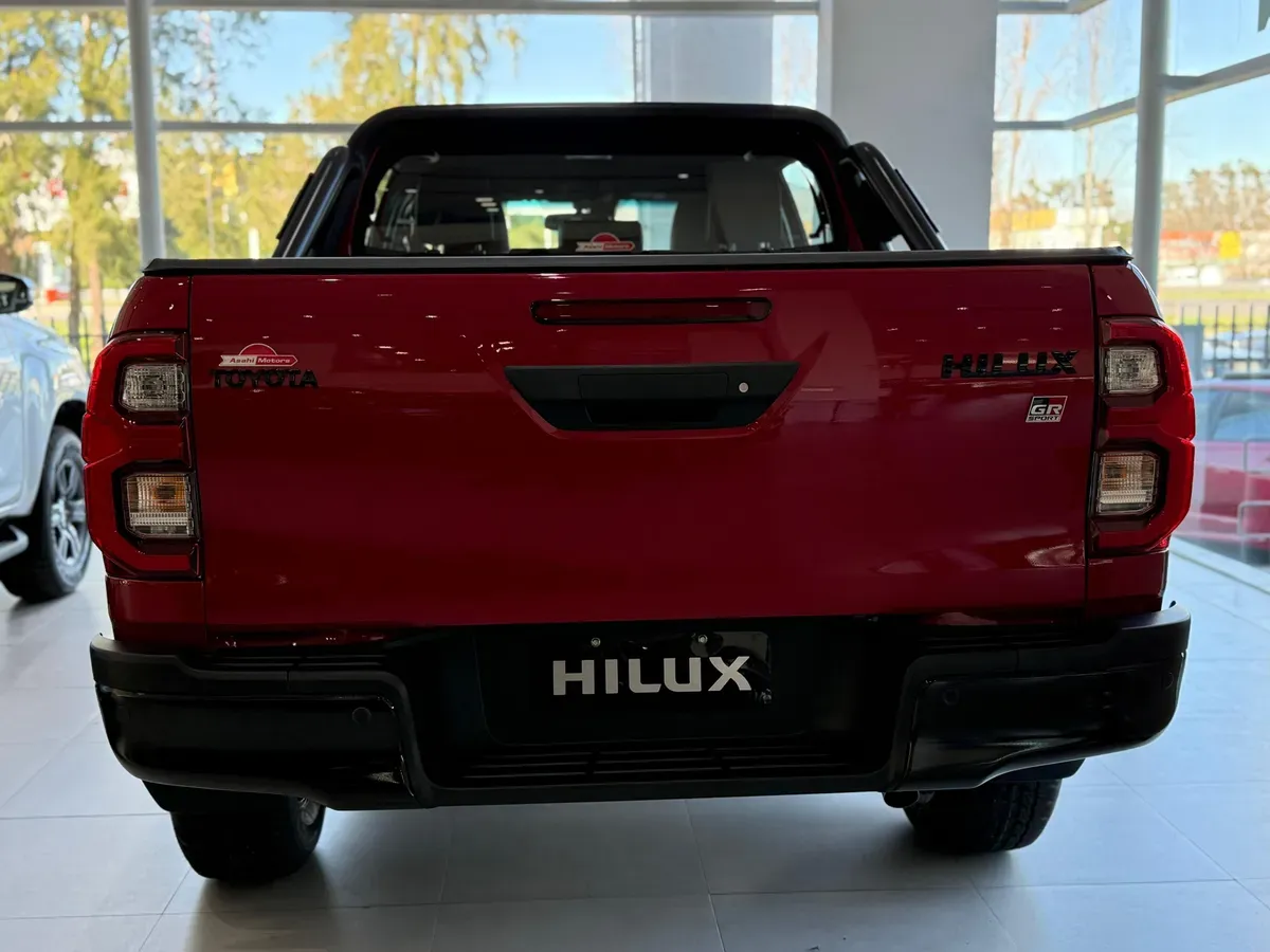 Mira esta publicación de Toyota Hilux 2025 en Motordil