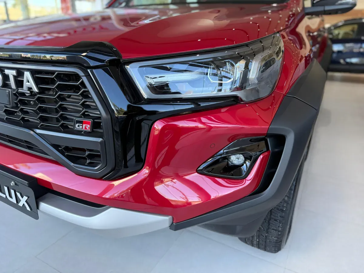 Mira esta publicación de Toyota Hilux 2025 en Motordil
