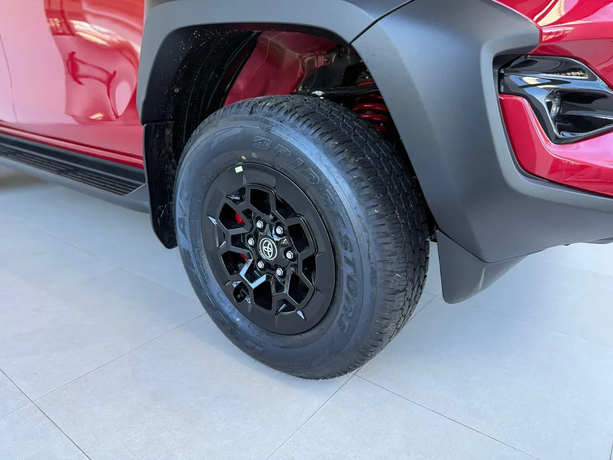 Mira esta publicación de Toyota Hilux 2025 en Motordil