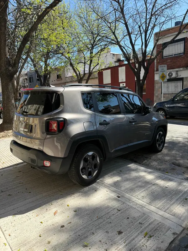 Mira esta publicación de Jeep Renegade 2017 en Motordil