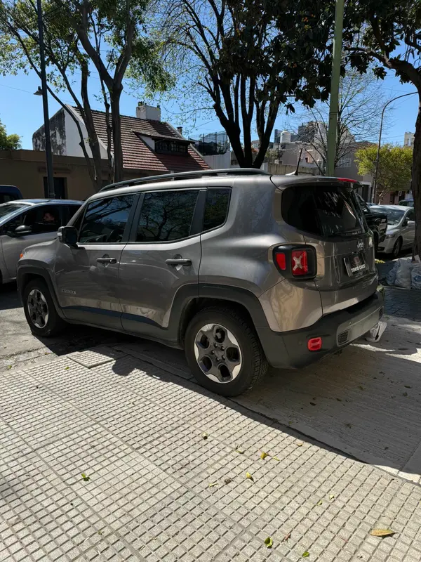 Mira esta publicación de Jeep Renegade 2017 en Motordil