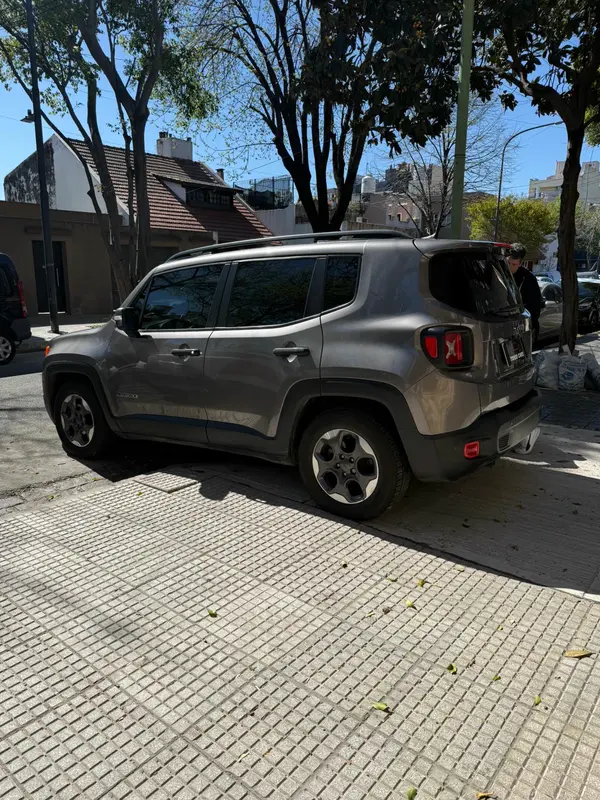Mira esta publicación de Jeep Renegade 2017 en Motordil