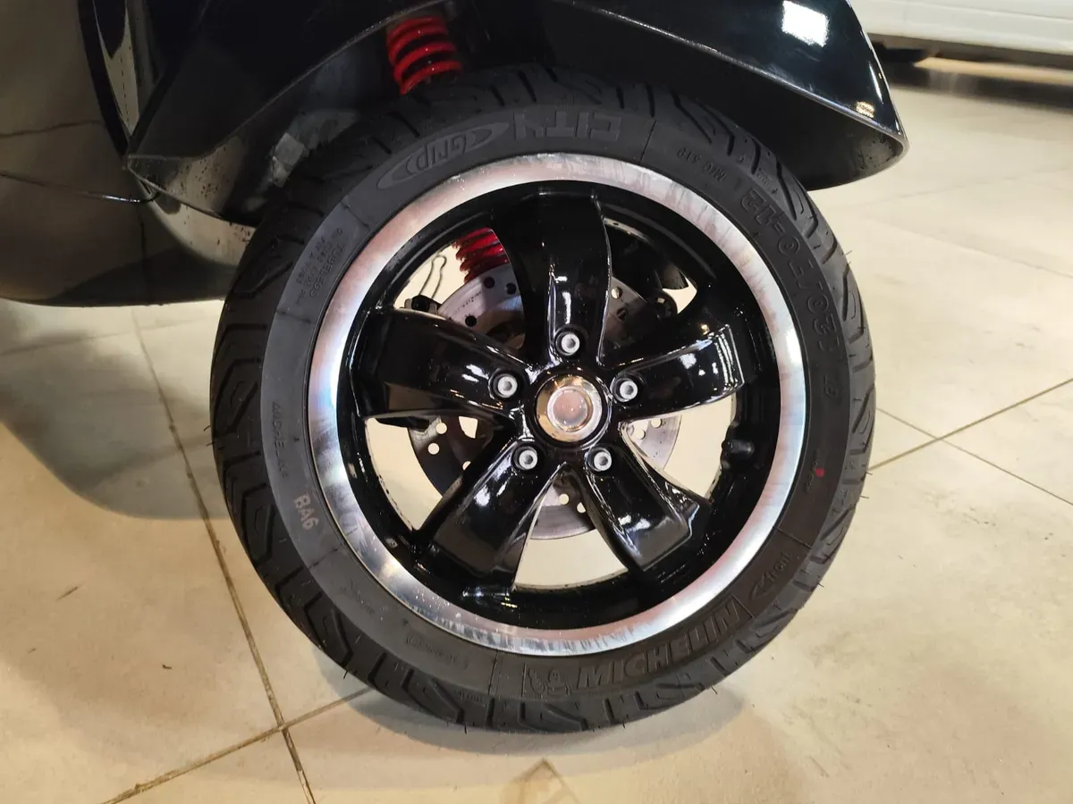 Mira esta publicación de Vespa 300 I Super GTS 2022 en Motordil