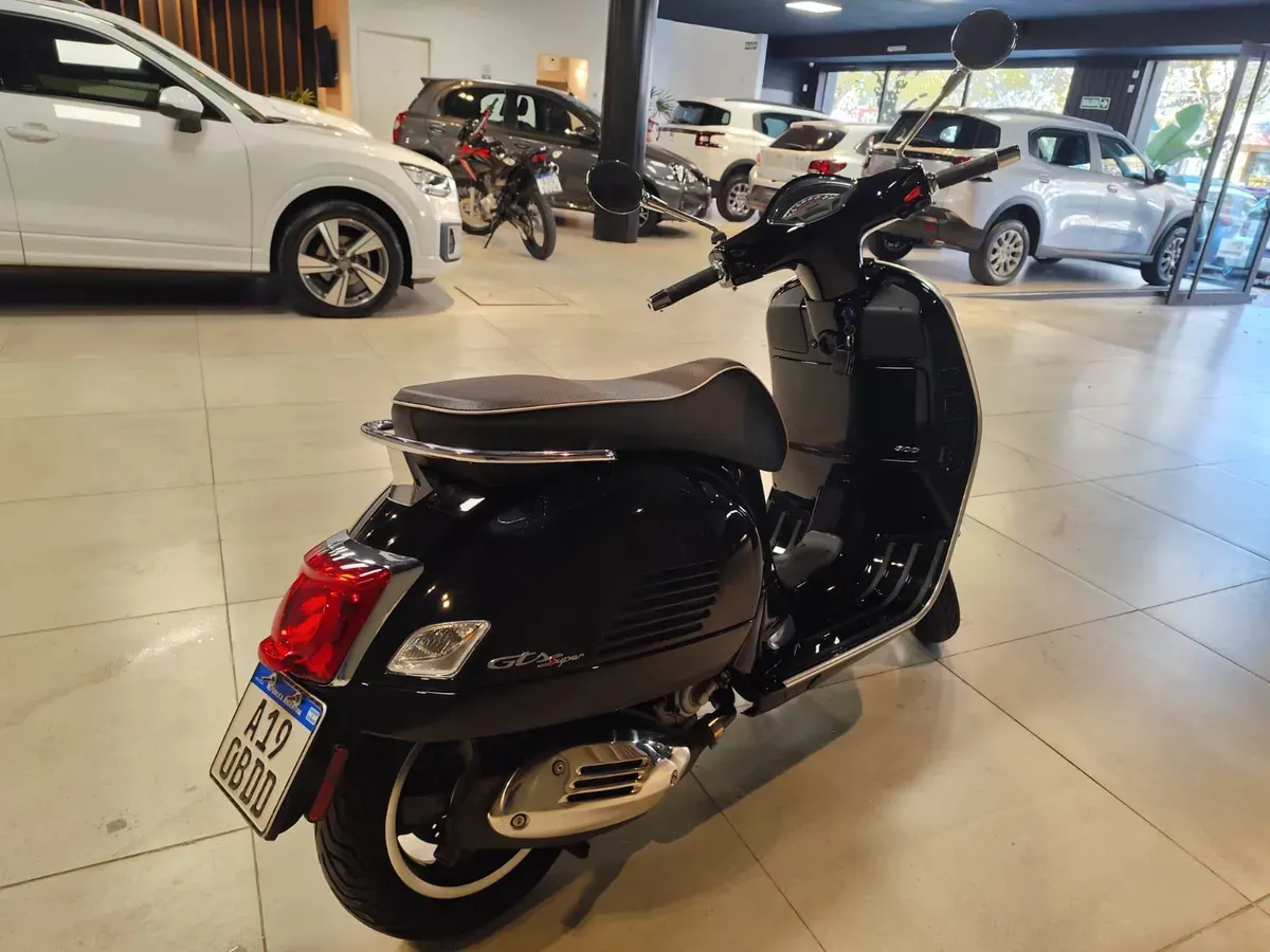 Mira esta publicación de Vespa 300 I Super GTS 2022 en Motordil