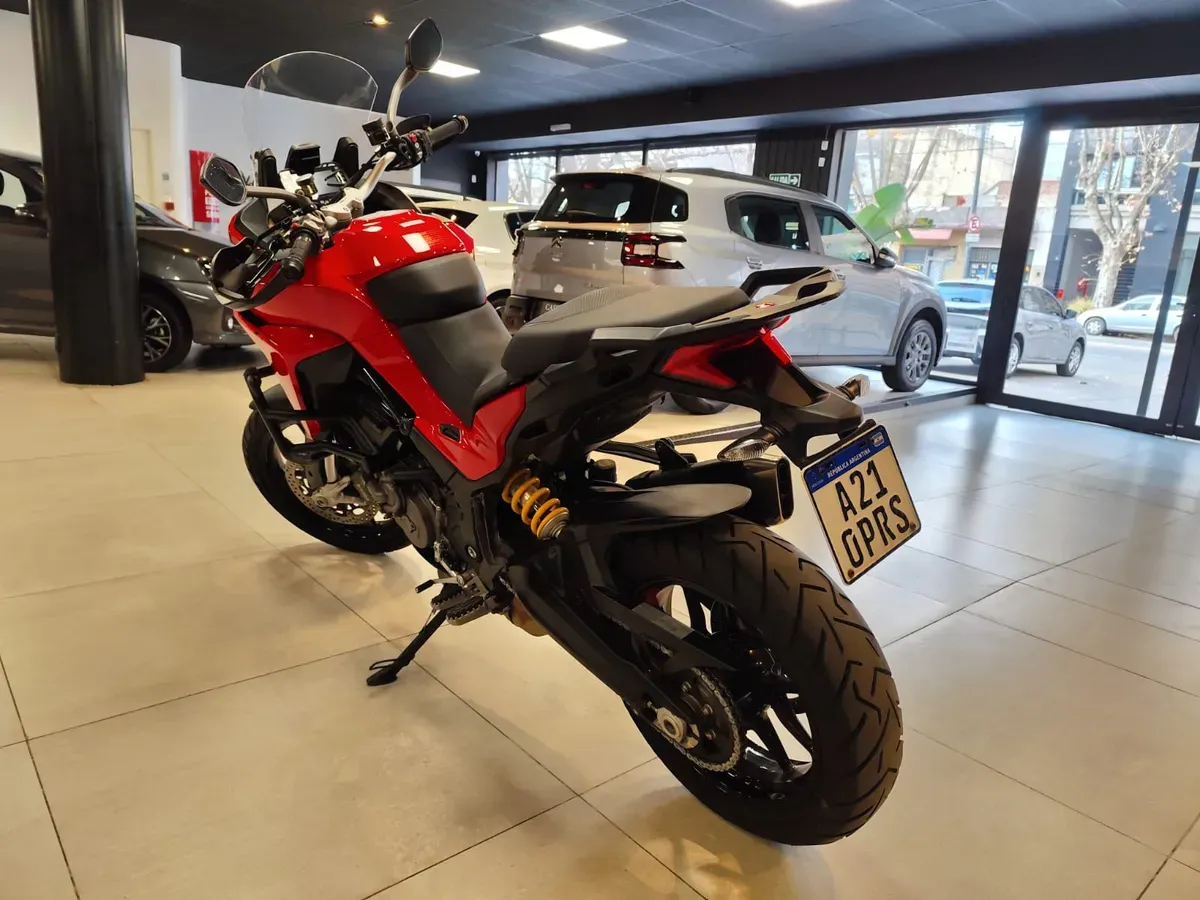 Mirá esta publicación de Ducati 937 V2 S