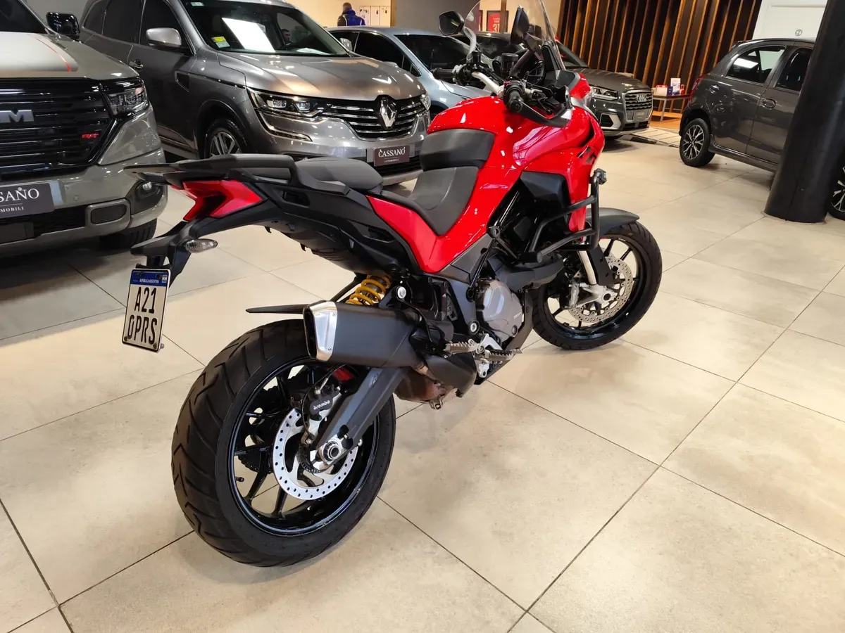 Mira esta publicación de Ducati 937 V2 S 2024 en Motordil