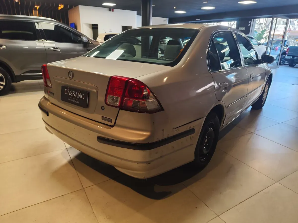 Mira esta publicación de Honda Civic 2006 en Motordil