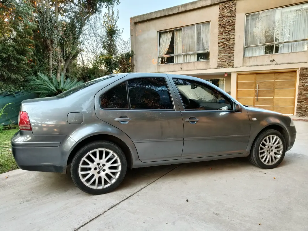 Mira esta publicación de Volkswagen Bora 2011 en Motordil