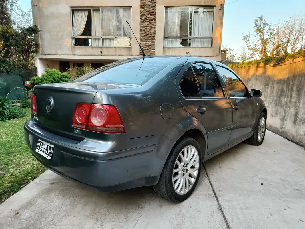 Mira esta publicación de Volkswagen Bora 2011 en Motordil