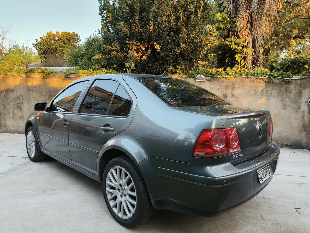 Mira esta publicación de Volkswagen Bora 2011 en Motordil