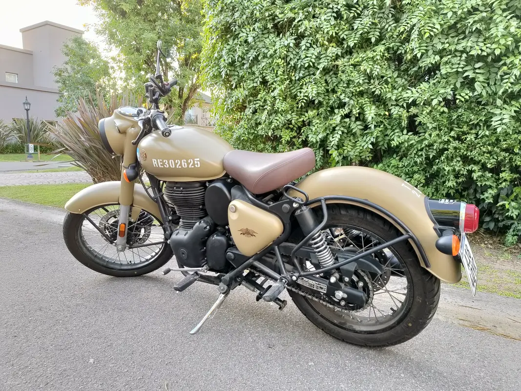 Mira esta publicación de Royal Enfield 350 Signals 2023 en Motordil