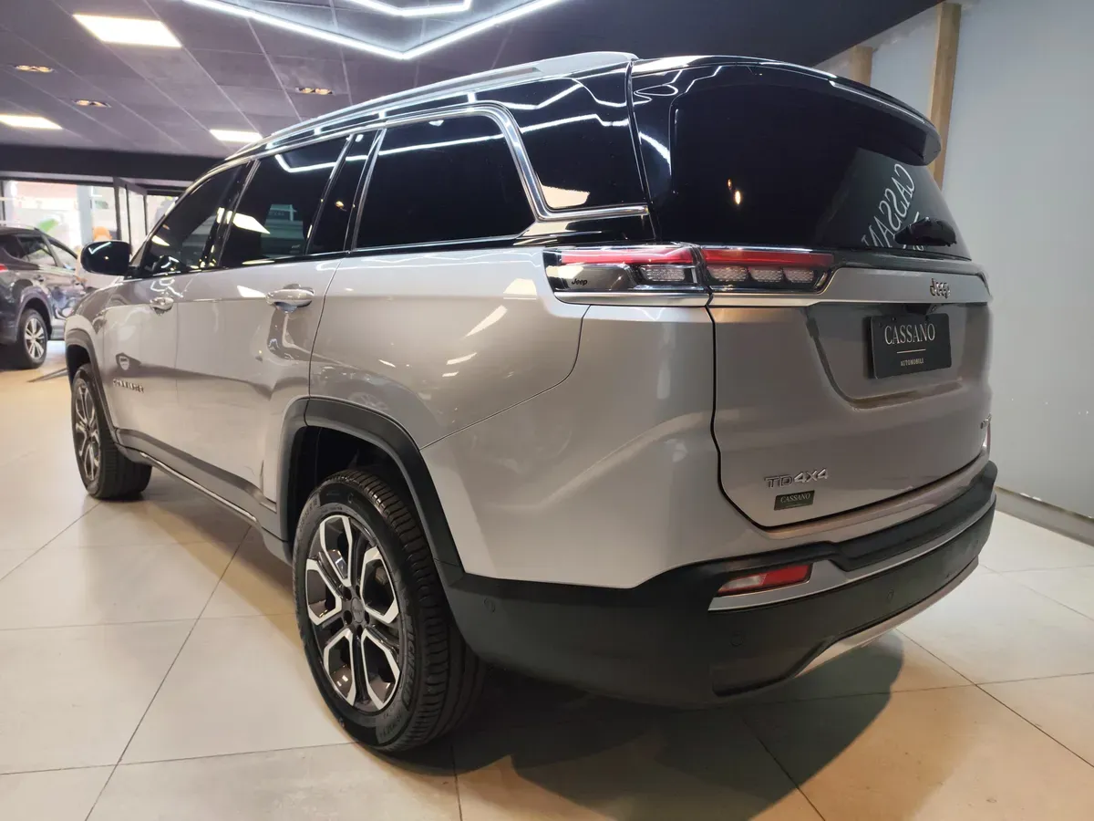 Mira esta publicación de Jeep Commander 2022 en Motordil