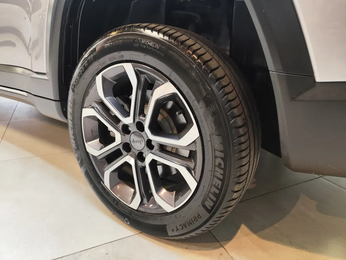 Mira esta publicación de Jeep Commander 2022 en Motordil